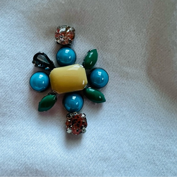 Chico’s White Jeweled Embellished Girlfriend Crop Jeans – Size 1.5 (US 10–12) - Picture 7 of 9